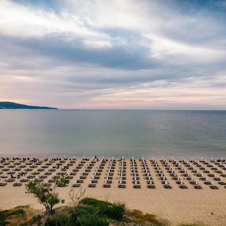 Viand Hotel Pantai Sunny Bagian luar foto