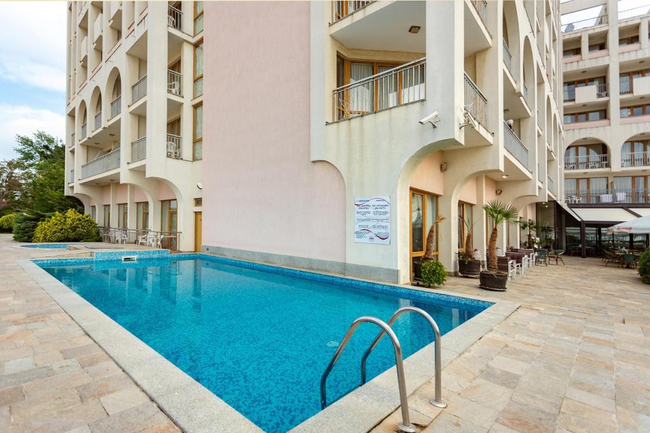 Viand Hotel Pantai Sunny Bagian luar foto